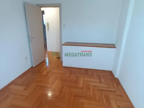 Izdavanje, četvorosoban stan, 100m², Centar, Novi Sad - image 15