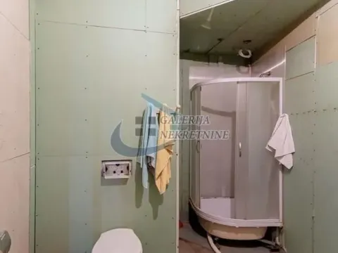 Sale, two bedroom apartment, 72m², Kalenić Pijaca, Vračar Sve Podlokacije - image 9