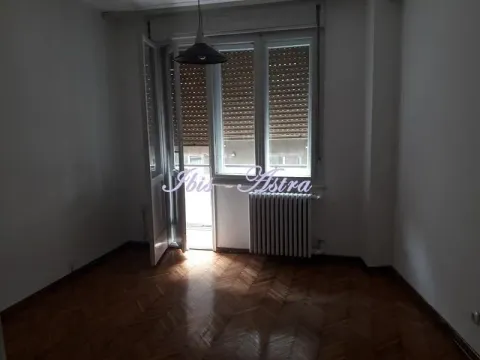 Izdavanje, trosoban stan, 70m², Stari Grad, Beograd - image 13