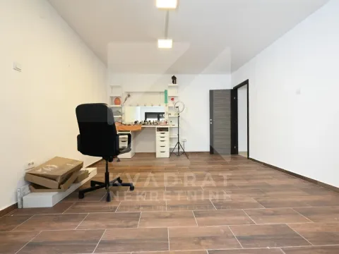 Izdavanje, poslovni prostor, 80m², Blok 5, Podgorica - image 13