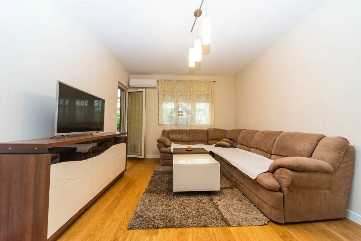 Izdavanje, jednosoban stan, 49m², Central Point, Podgorica