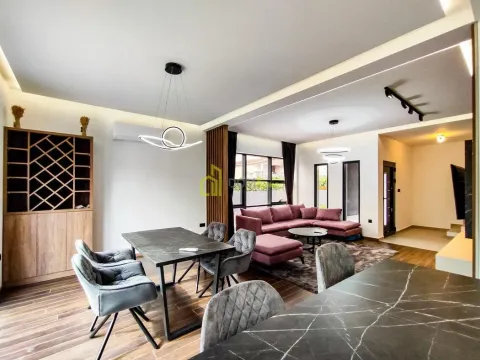 Izdavanje, kuća, 150m², Donja Gorica, Podgorica - image 12