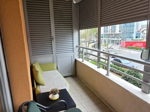 Rent, studio apartment, 33m², City Kvart, Podgorica - image 2