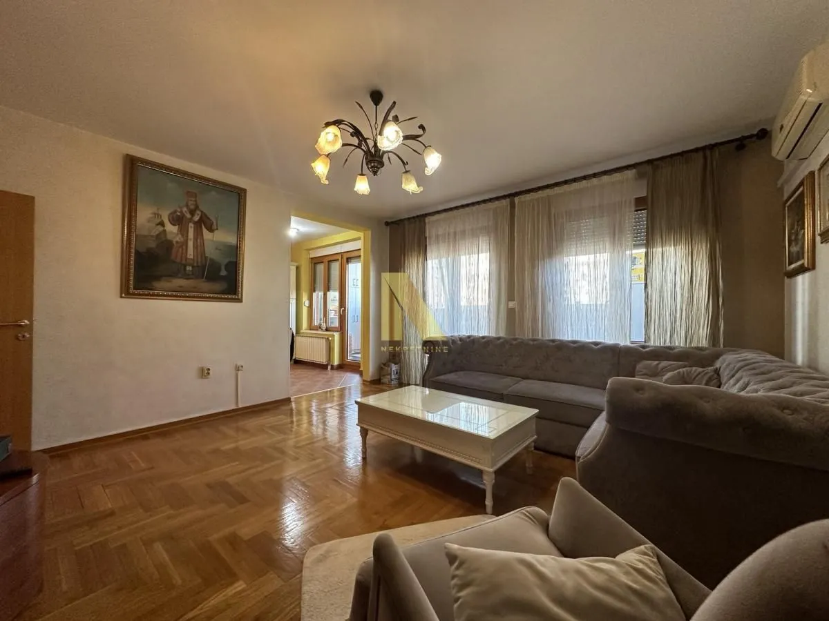 Prodaja, trosoban stan, 97m², Centar, Novi Sad