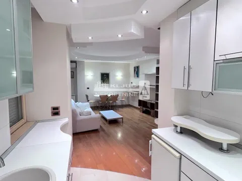 Izdavanje, dvosoban stan, 50m², Vračar Sve Podlokacije, Beograd - image 5