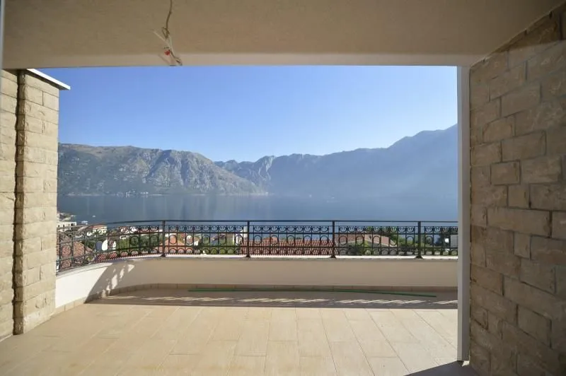 Prodaja, četvorosoban stan, 123m², Herceg Novi, Crna Gora