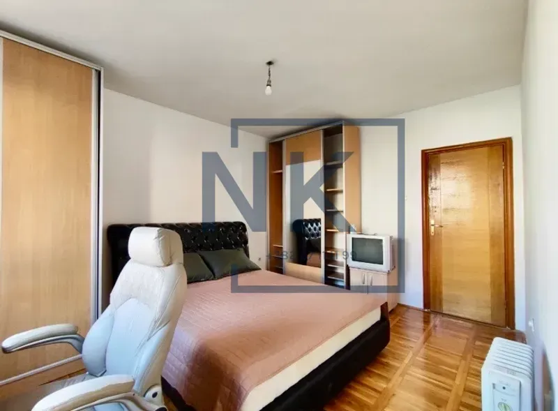 Izdavanje, dvosoban stan, 64m², Stari Aerodrom, Podgorica
