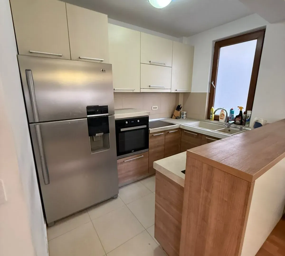 Izdavanje, dvosoban stan, 71m², Centar, Budva