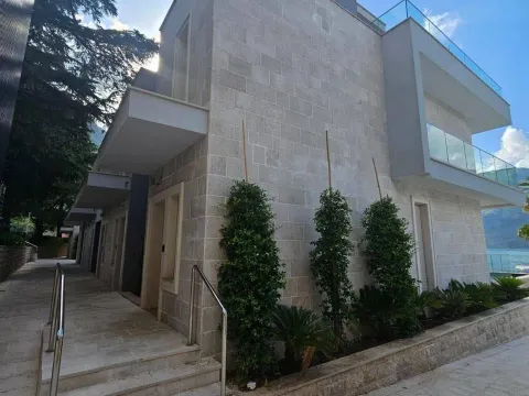 Prodaja, kuća, 200m², Centar, Kotor - image 2