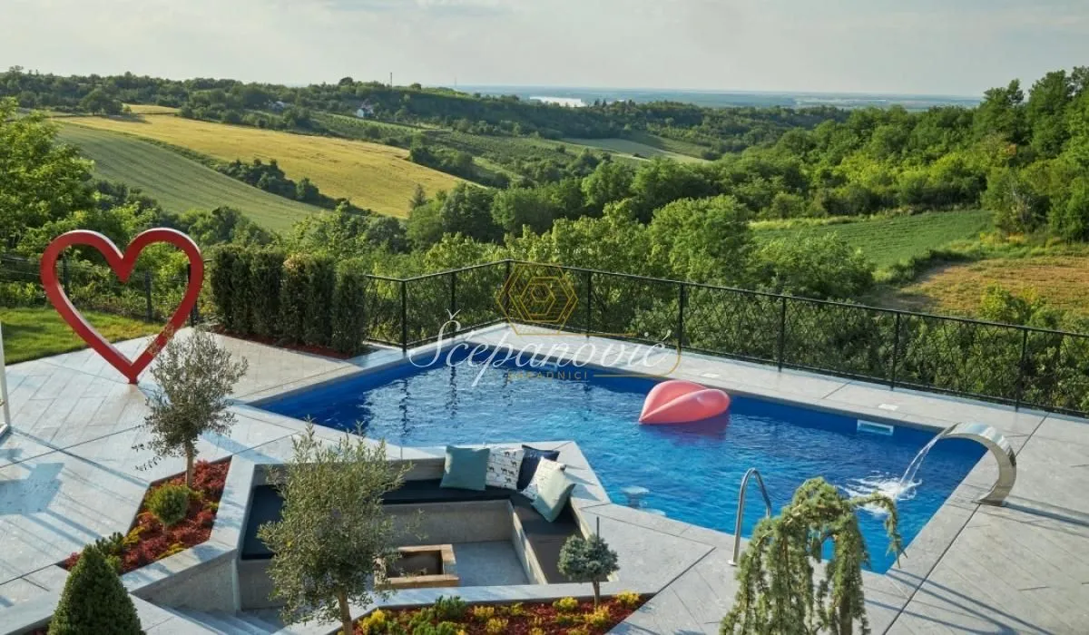 Rent, house, 295m², Sremski Karlovci, Novi Sad
