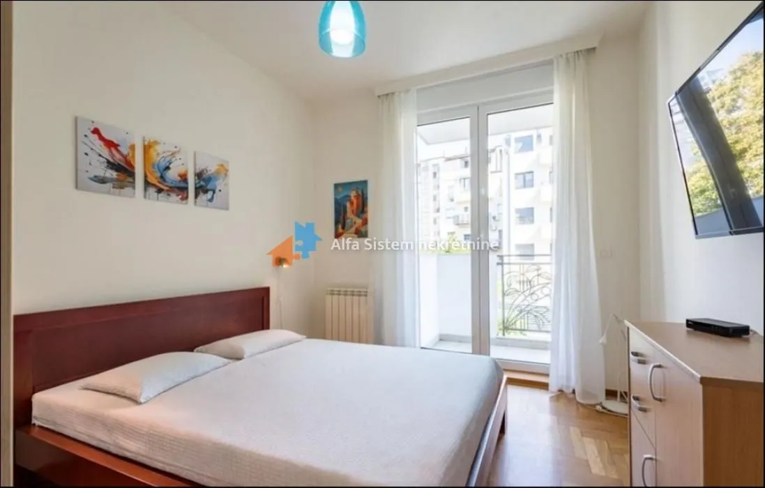 Izdavanje, trosoban stan, 106m², Vračar Hram, Vračar Sve Podlokacije