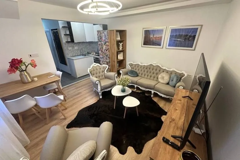 Rent, three bedroom apartment, 57m², Senjak, Beograd