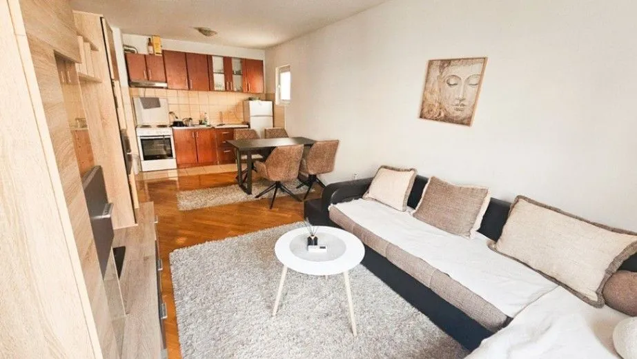 Izdavanje, jednosoban stan, 41m², Kod Big Fashion-a, Podgorica