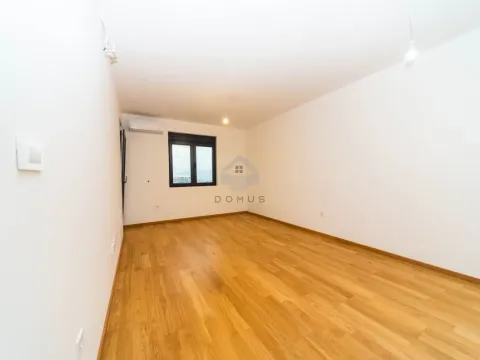 Izdavanje, jednosoban stan, 47m², City Kvart, Podgorica - image 2