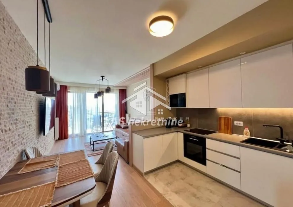 Izdavanje, trosoban stan, 83m², Savski Venac, Beograd