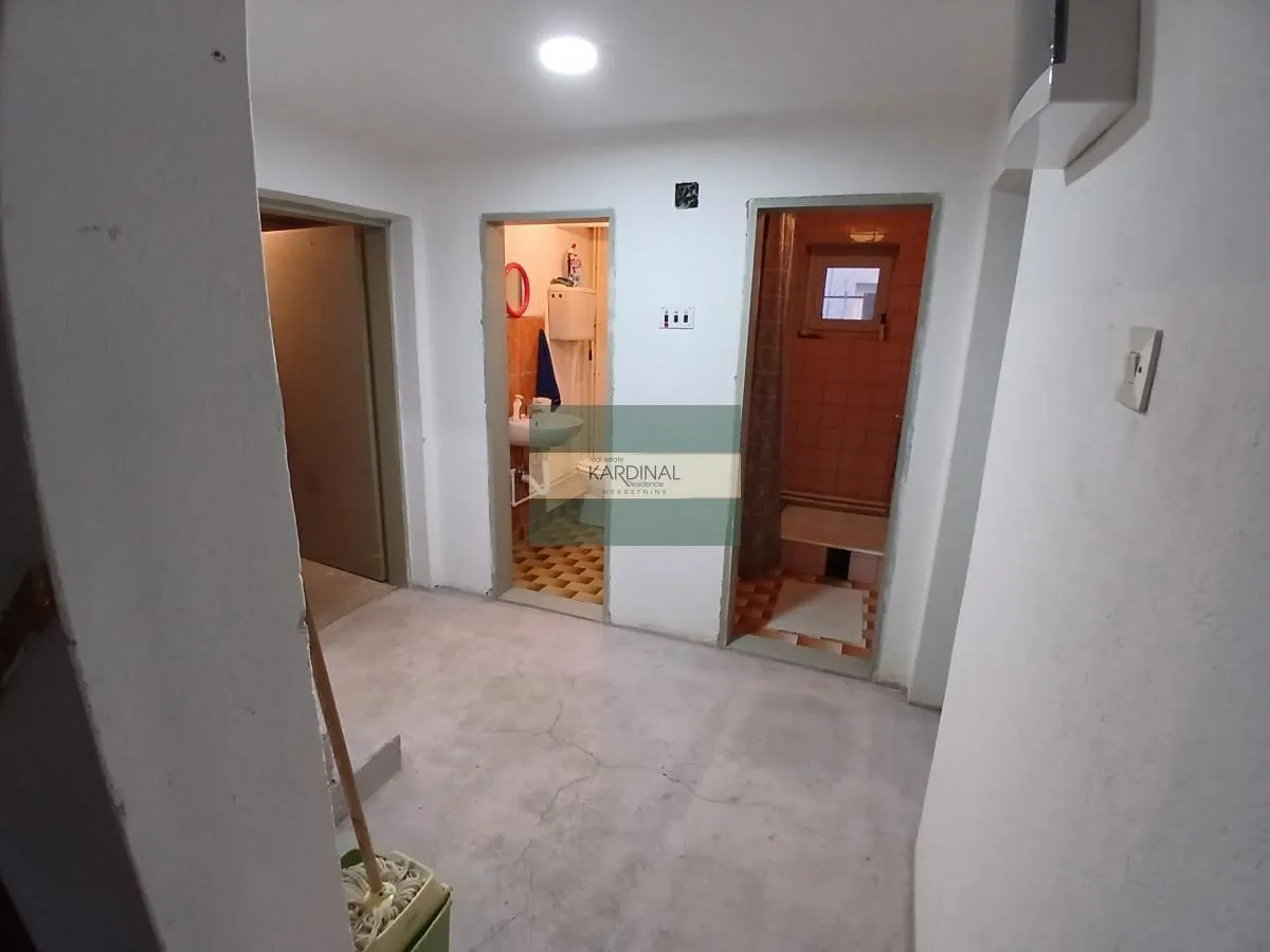 Prodaja, kuća, 379m², Trnava, Jagodina