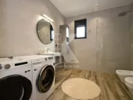 Izdavanje, kuća, 190m², Tološi, Podgorica - image 22