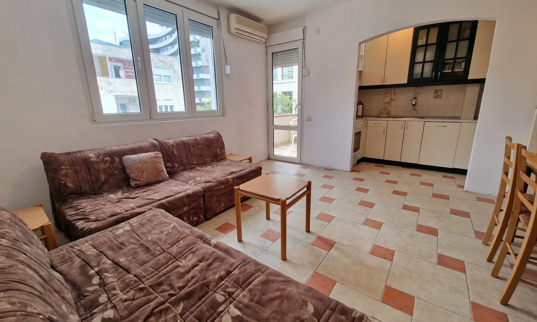 Izdavanje, jednosoban stan, 40m², Budva, Crna Gora