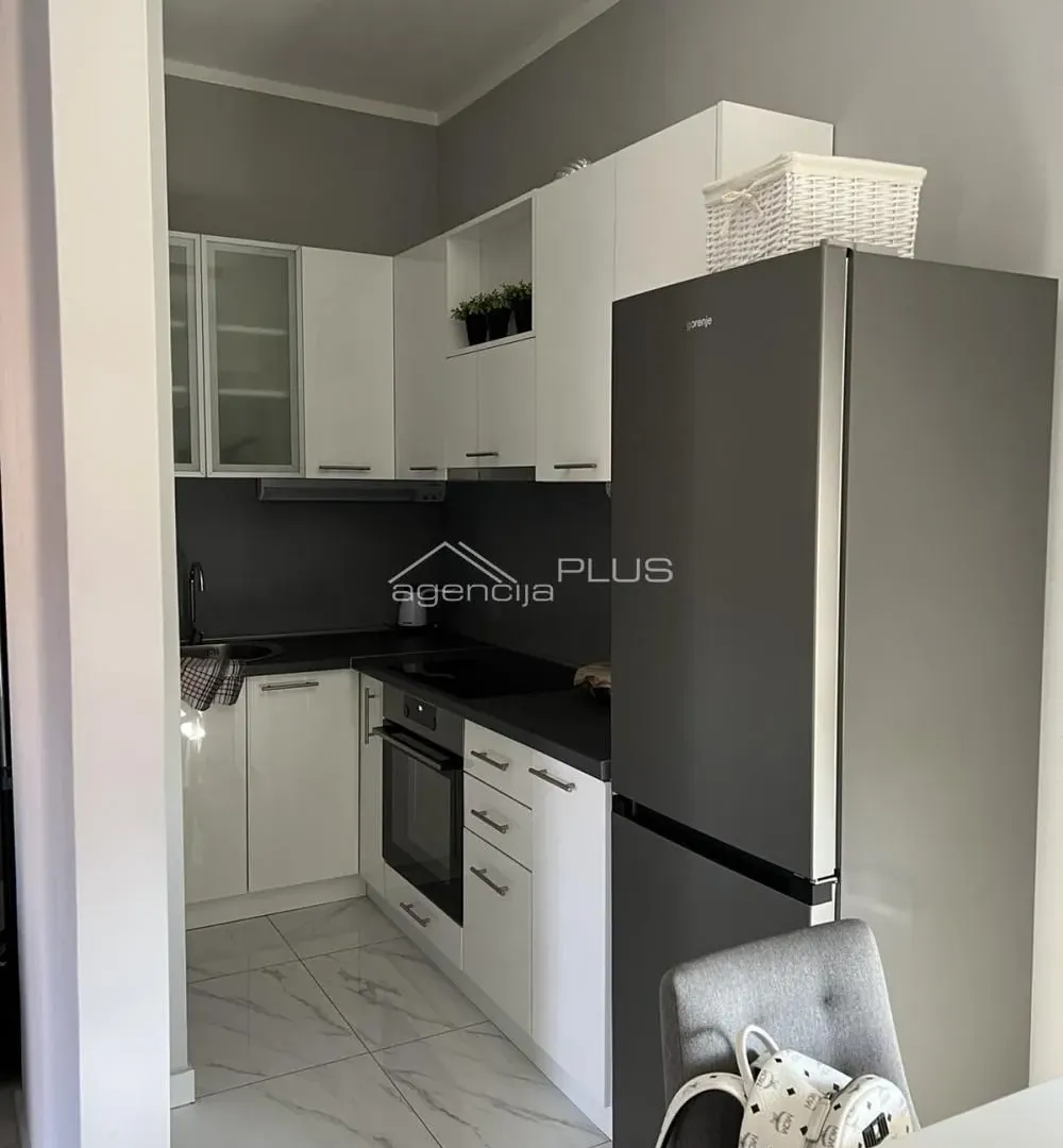 Izdavanje, dvosoban stan, 55m², Brace Jerković, Voždovac Sve Podlokacije