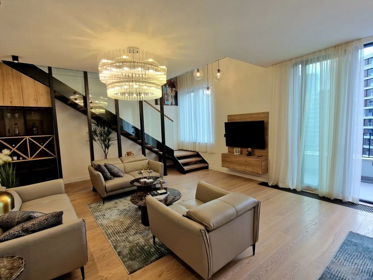 Prodaja, četvorosoban stan, 138m², Beograd Na Vodi, Beograd