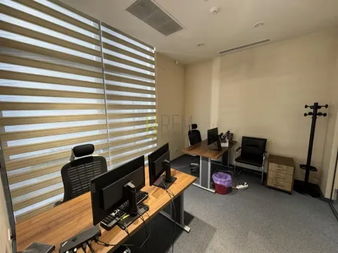 Sale, office space, 370m², Blok 9, Podgorica - image 2