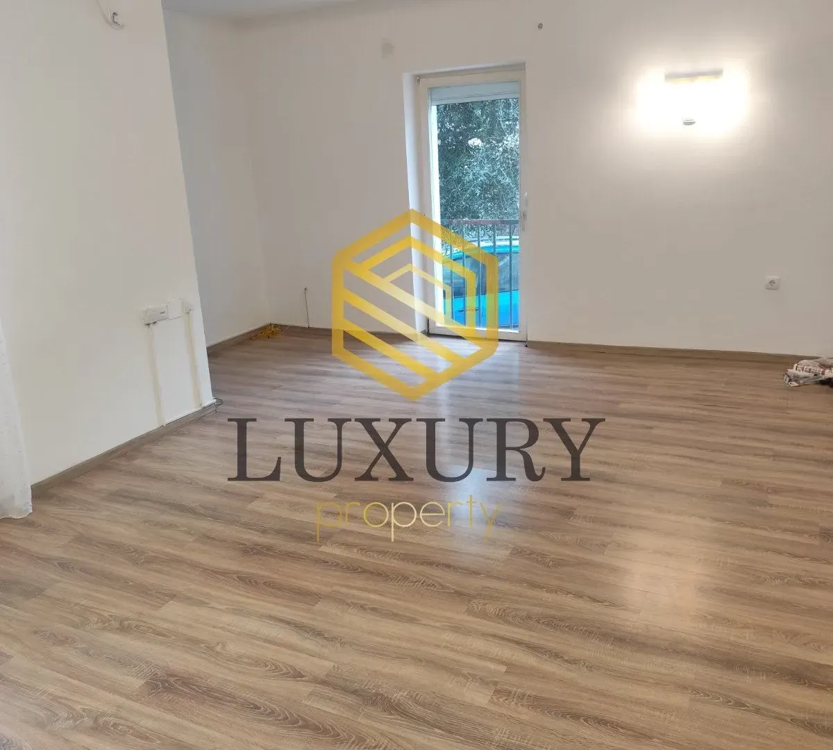 Izdavanje, dvosoban stan, 90m², Gorica C, Podgorica