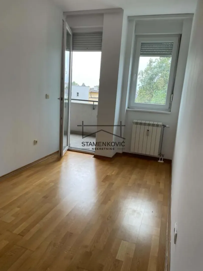 Prodaja, četvorosoban stan, 90m², Adamovićevo Naselje, Novi Sad Sve Podlokacije