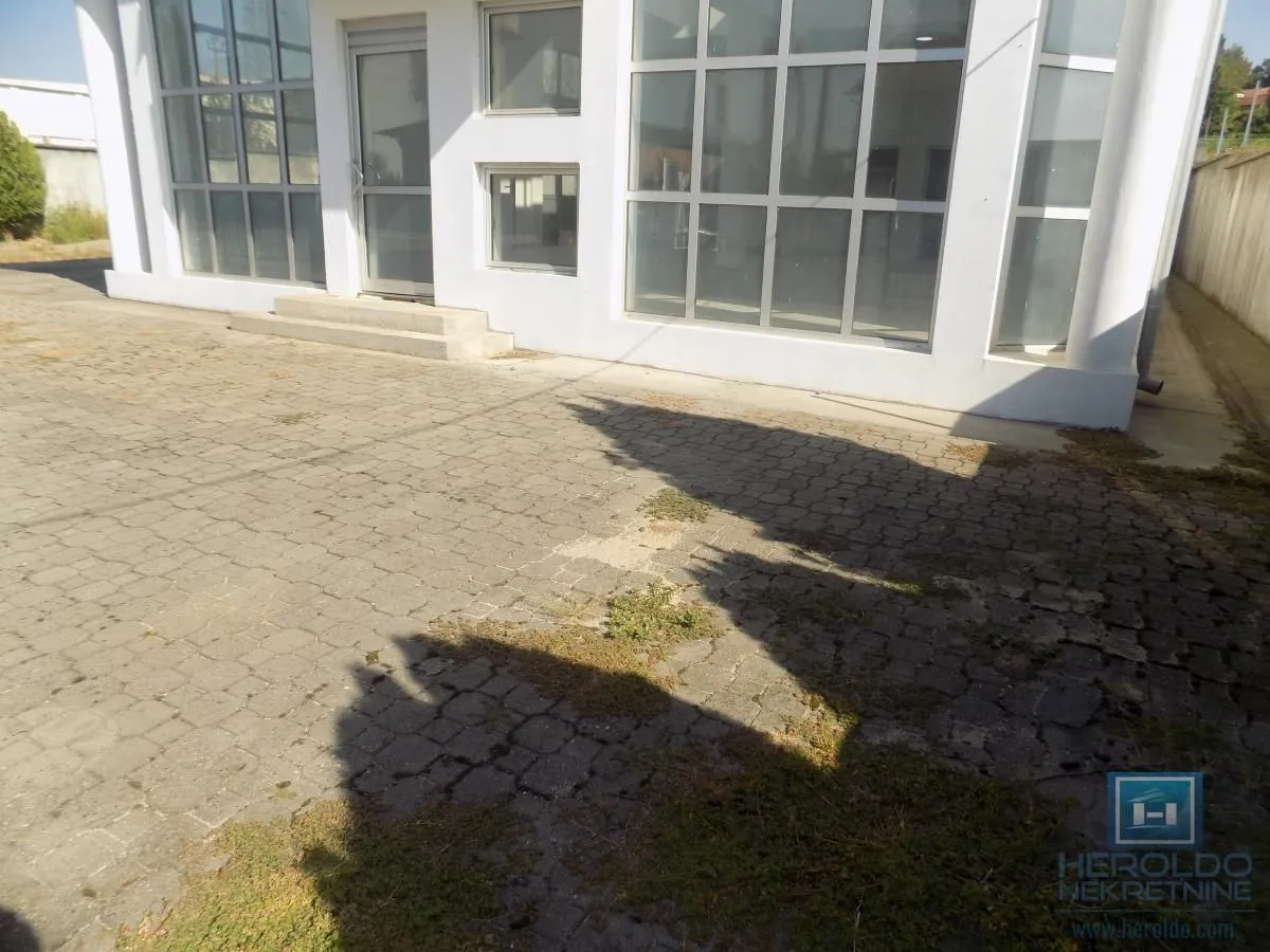 Izdavanje, poslovni prostor, 154m², Paraćin, Srbija