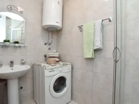 Izdavanje, jednosoban stan, 42m², Budva, Crna Gora - image 3