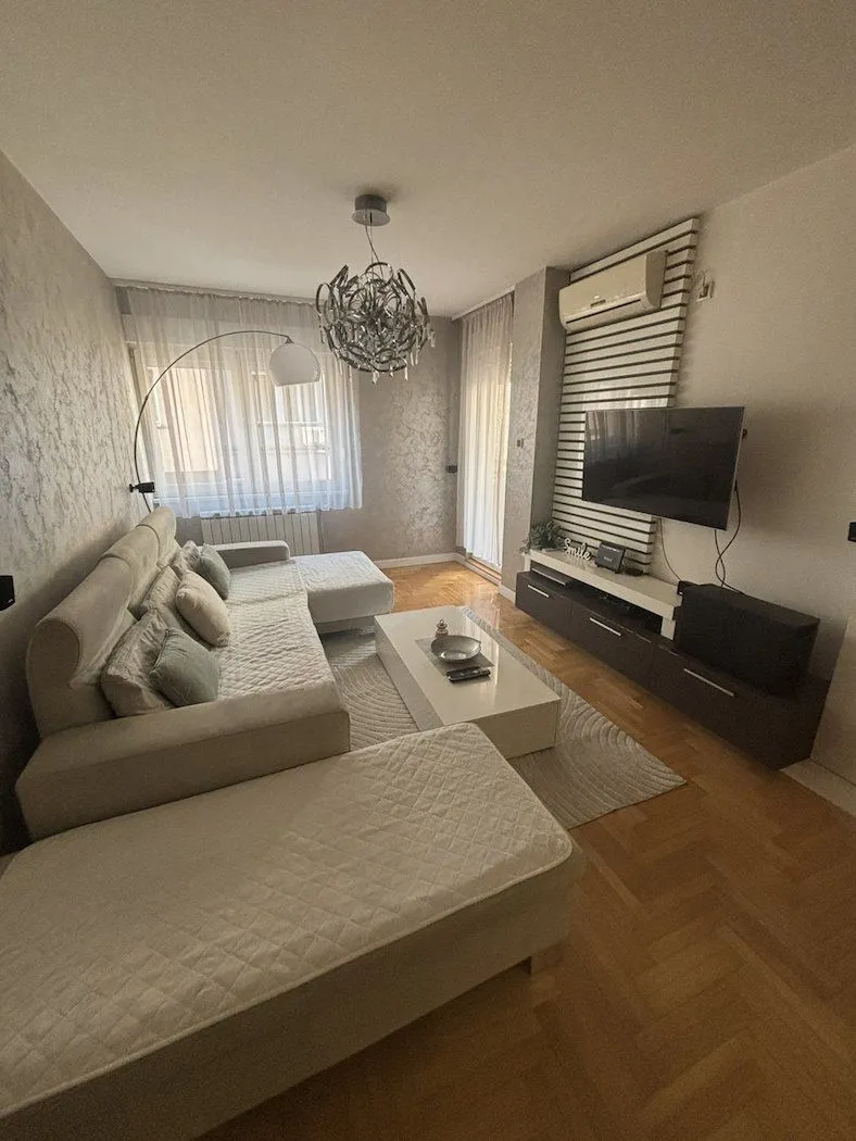 Izdavanje, jednosoban stan, 50m², Stari grad, Novi Sad