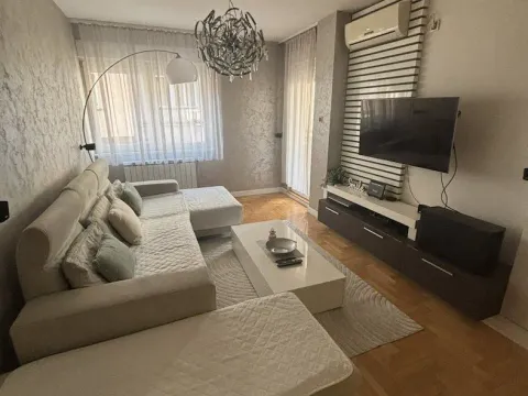 Izdavanje, jednosoban stan, 50m², Stari grad, Novi Sad - image 2