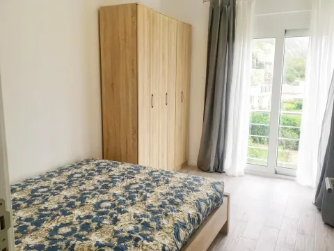 Izdavanje, jednosoban stan, 52m², Dobrota, Kotor - image 2