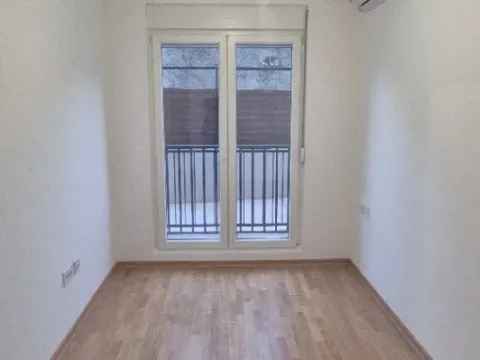 Izdavanje, jednosoban stan, 32m², Stara Varoš, Podgorica - image 3