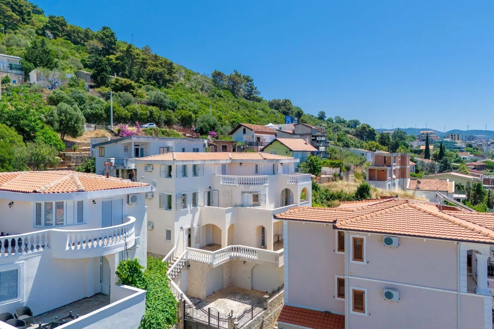 Prodaja, kuća, 400m², Dobre Vode, Bar