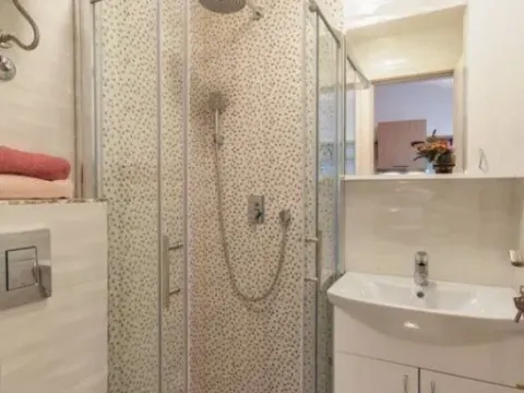 Sale, studio apartment, 25m², Bečići, Budva - image 2