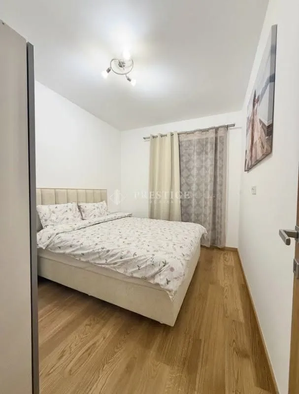 Furnished bedroom with a double bed.