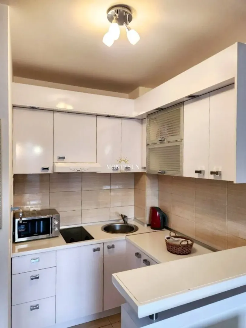 Rent, one bedroom apartment, 41m², Bečići, Budva