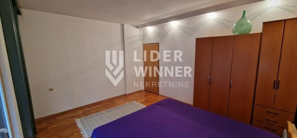 Izdavanje, kuća, 190m², Žarkovo, Beograd