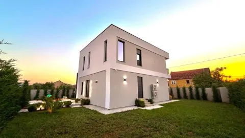 Rent, house, 225m², Gornja Gorica, Podgorica - image 2