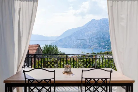 Prodaja, četvorosoban stan, 119m², Risan, Kotor - image 12