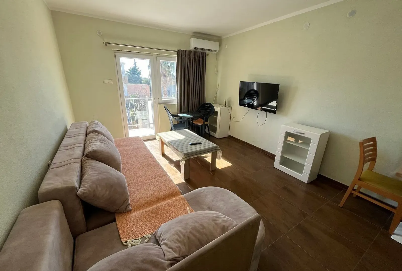 Izdavanje, jednosoban stan, 48m², Šušanj, Bar