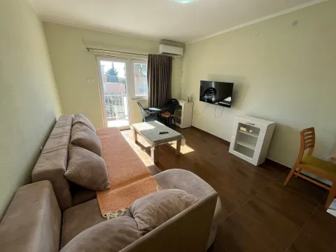 Izdavanje, jednosoban stan, 48m², Šušanj, Bar - image 1