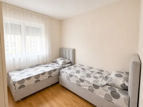 Izdavanje, dvosoban stan, 61m², Pobrežje, Podgorica - image 12