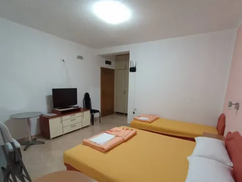 Stan-na-dan, garsonjera, 20m², Sutomore, Bar - image 5