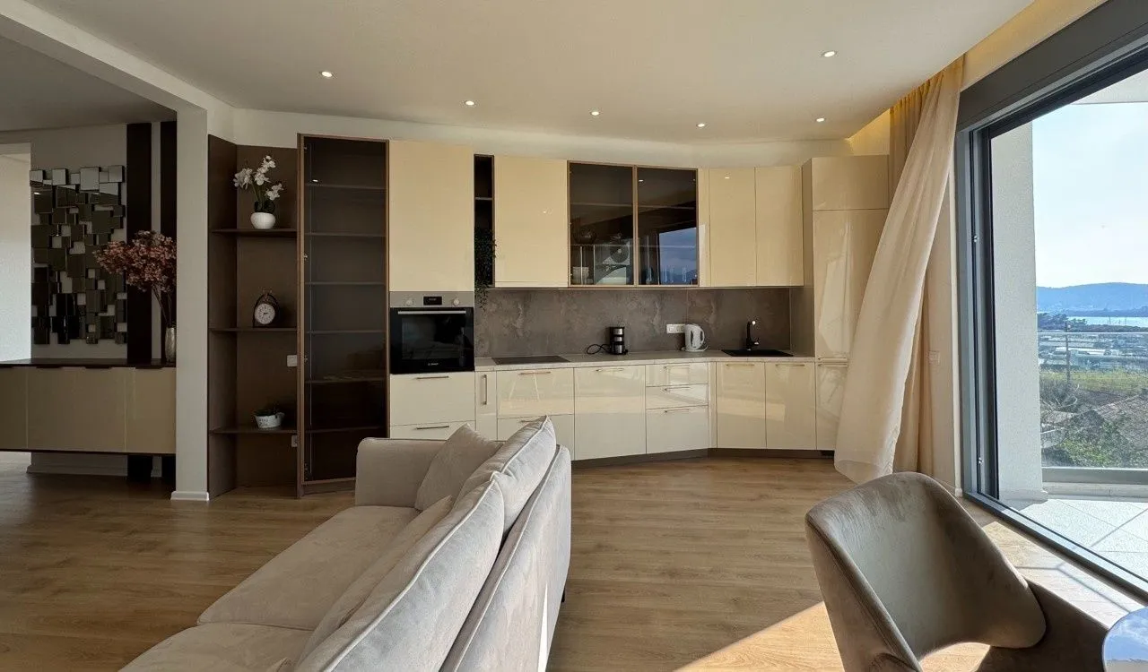 Prodaja, dvosoban stan, 76m², Tivat, Crna Gora