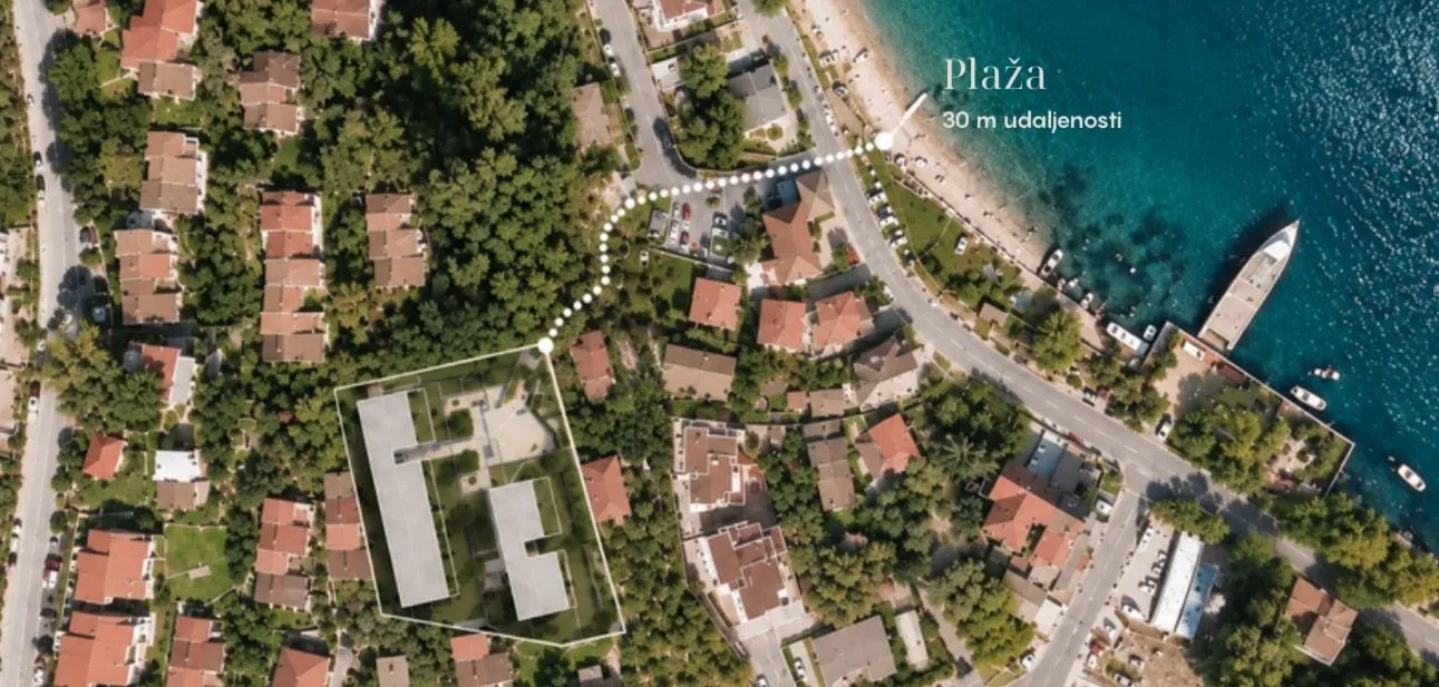 Kadrovački prikaz lokacije objekta sa označenom udaljenšću do plaže.