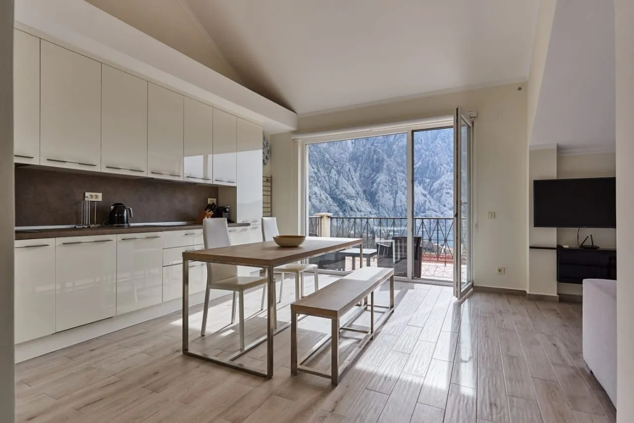 Prodaja, jednosoban stan, 77m², Orahovac, Kotor