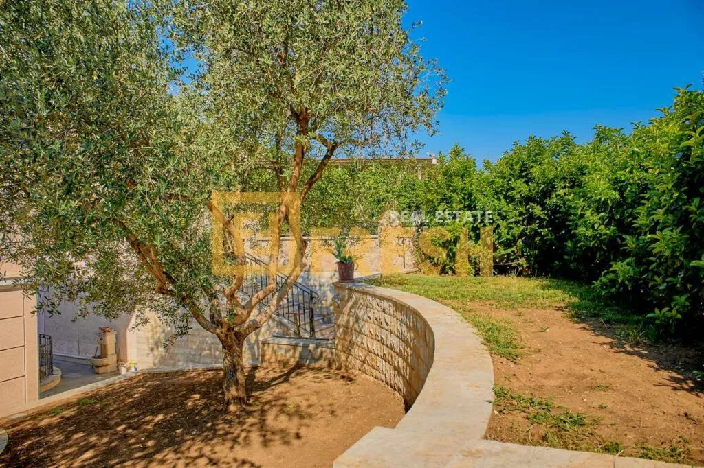 Sale, house, 300m², Zagorič, Podgorica