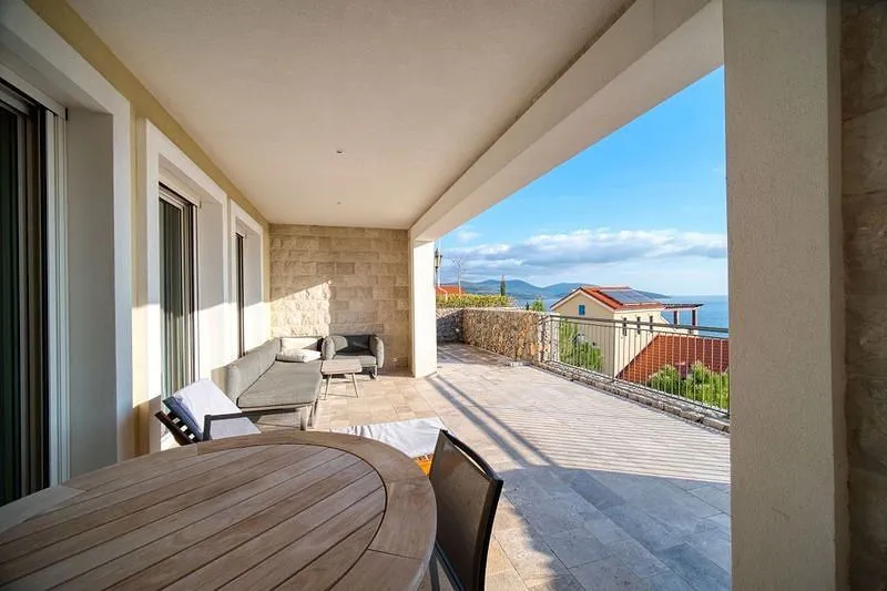 Prodaja, trosoban stan, 80m², Tivat, Crna Gora