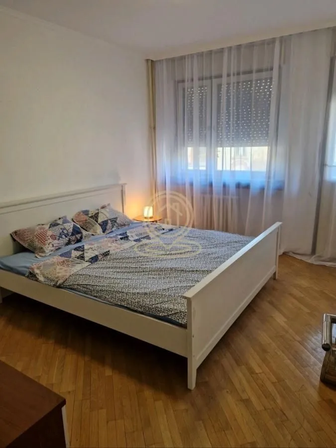 Izdavanje, četvorosoban stan, 104m², Vračar Hram, Vračar Sve Podlokacije